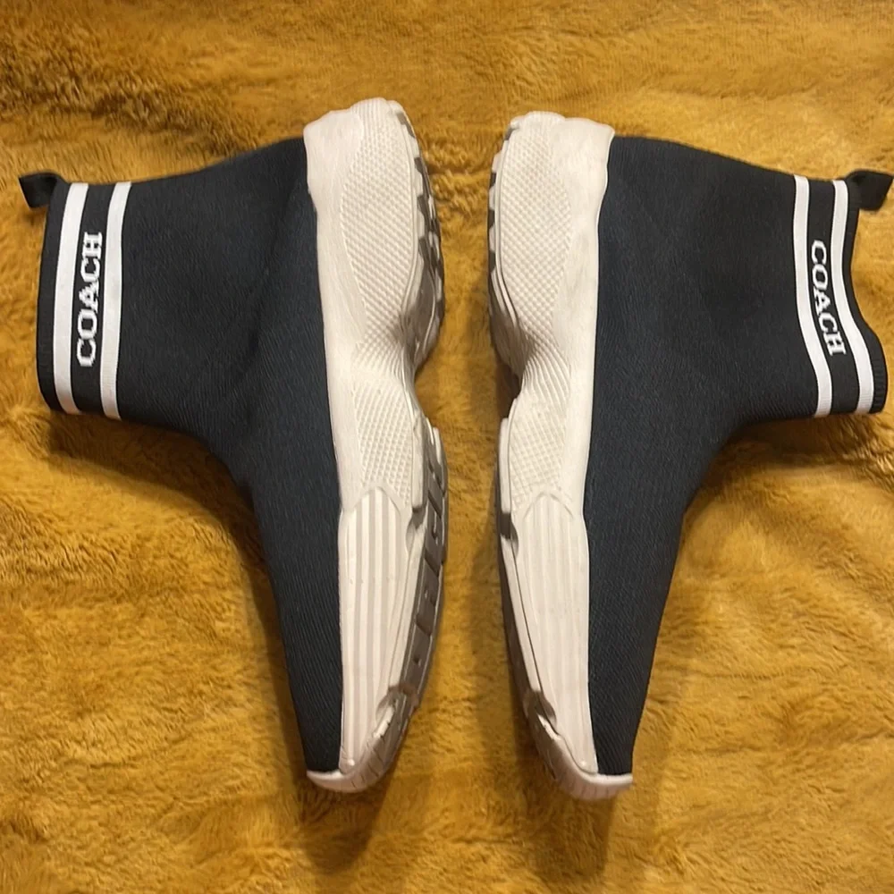 Coach - Picture 7 of 8